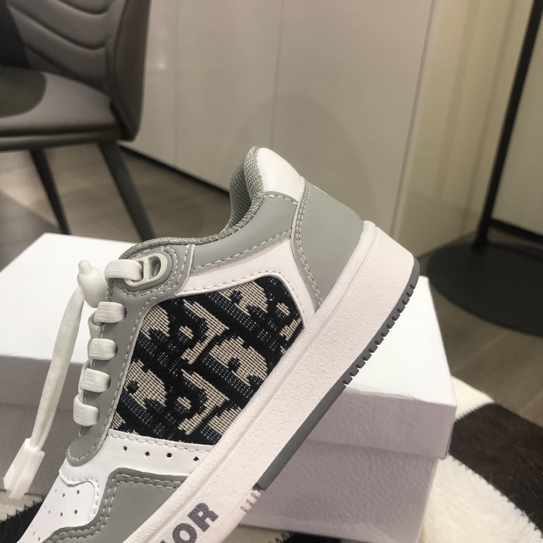 Children's shoes child